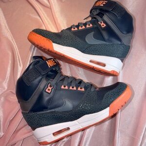 2013 Authentic Nike Air Max 1 Mid Sneakerboot – Women’s 8.5 (599410-400)